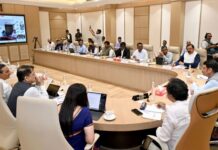 मुख्यमंत्र्यांनी घेतला एक्स्प्रेस-वे, मिनरल कॅारिडॅारचा आढावा