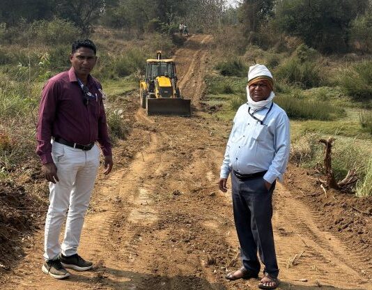 वहिवाटीचा रस्ता अडविणाऱ्या माय-लेकावर अखेर कारवाई