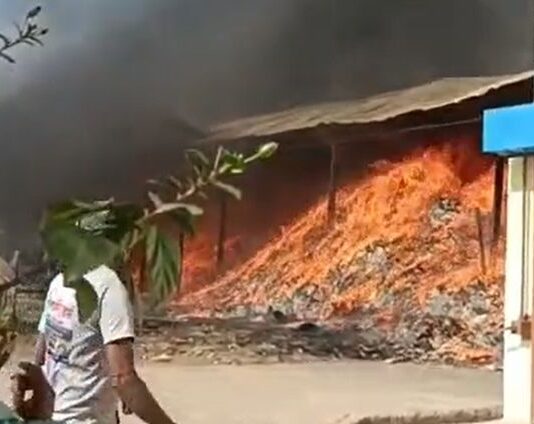 भीषण आगीत देसाईगंजचा कचरा डेपो झाला खाक, जबाबदार कोण?