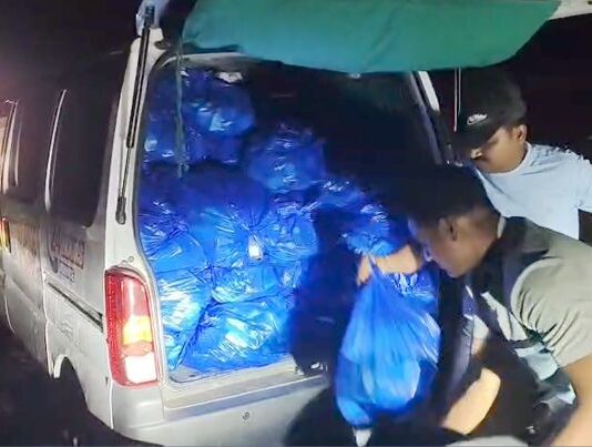 रुग्णवाहिकेतून रुग्णाऐवजी चक्क देशी-विदेशी दारूची वाहतूक !