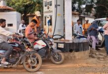 आरसी, सातबारा घ्या; पण ट्रॅक्टरसाठी कॅनमध्ये डिझेल द्या