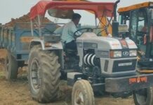 ग्रामसभेने ताब्यात घेतलेला ट्रॅक्टर सोडण्यासाठी पोलिसांचा दबाव?