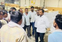 आष्टीतील मिल कामगारांच्या उपोषणाला कोवासे यांची भेट