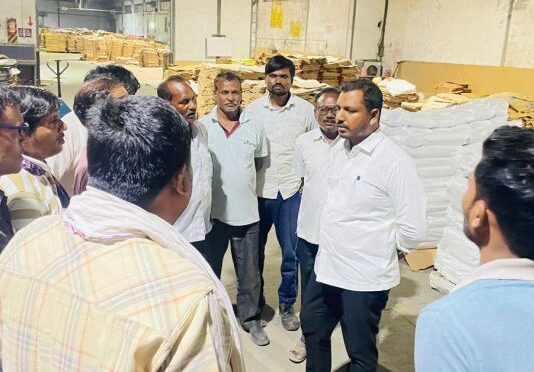 आष्टीतील मिल कामगारांच्या उपोषणाला कोवासे यांची भेट