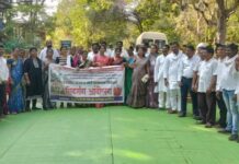 जिल्हाधिकारी कार्यालयासमोर गॅस दरवाढीविरोधात निदर्शने