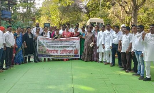 जिल्हाधिकारी कार्यालयासमोर गॅस दरवाढीविरोधात निदर्शने