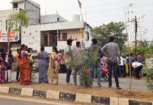 डोळ्यात मिरची पावडर फेकून छातीत खुपसला धारदार किकरा