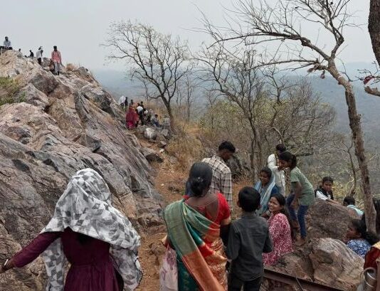 मुतनूर पहाडीवर गुढीपाडवा यात्रेनिमित्त पुजा व कार्यक्रम