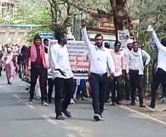 ‘लाडक्या भाऊ-बहिणीं’चा भर उन्हात रोजगारासाठी आक्रोश