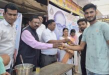 महामानवाच्या जयंतीनिमित्त भाजपतर्फे शरबत वितरण