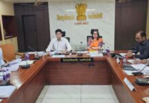 गडचिरोलीतील विकास कामांच्या सर्व फाईल्स फास्टट्रॅकवर घ्या