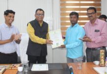 विद्यापीठाच्या विज्ञान व तंत्रज्ञान केंद्रात गोंड पेंटिंग कार्यशाळा