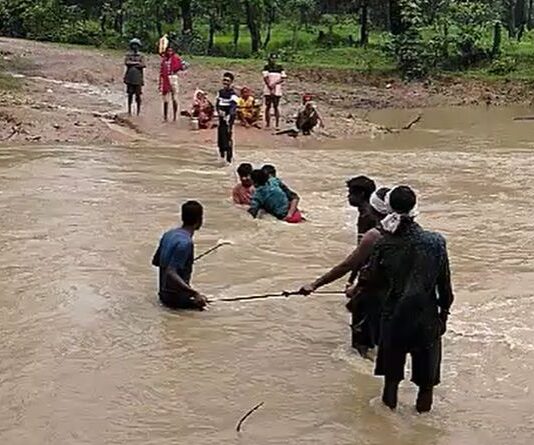 नाळेवाडी नाल्यावरचा पूल दिड दशकापासून अर्धवट