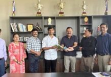बारावीत जिल्ह्यात प्रथम येणाऱ्या अमेयचा प्लॅटिनमतर्फे सत्कार