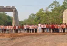 नाडेकल पूल बांधकाम प्रकरणी चोर सोडून संन्याशाला फाशी !
