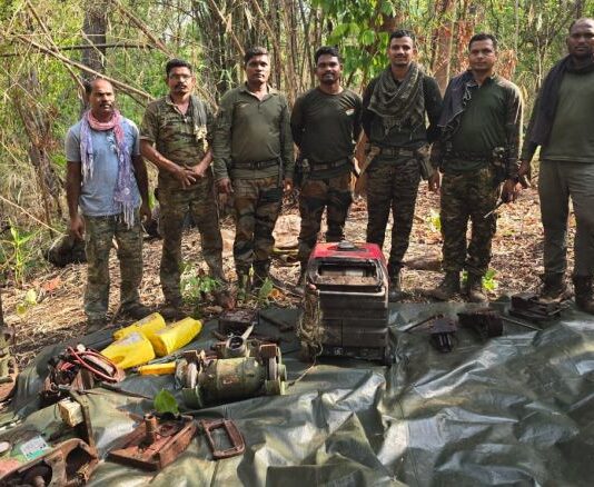 बिनागुंडाच्या जंगलात सापडला माओवाद्यांचा शस्त्रांचा कारखाना