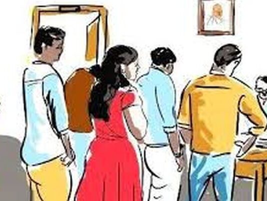 शैक्षणिक वर्ष संपत आले तरीही विद्यार्थ्यांचे शिक्षण शुल्क प्रलंबित