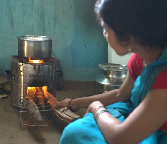 मुख्यमंत्र्यांच्या पुढाकारातून 20 हजार धुररहित चुलींचे वाटप