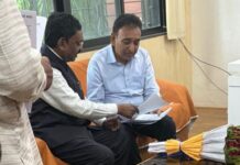 शेतकऱ्यांचा धान तातडीने उचला, बंद खरेदी केंद्रे पुन्हा सुरू करा