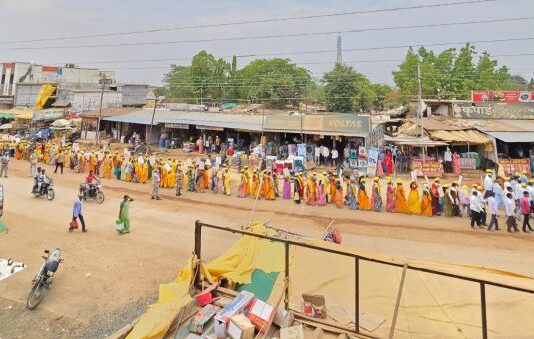 कुरखेडा एसडीओ कार्यालयावर धडकला आदिवासी समाजाचा मोर्चा