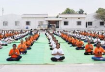 लॉयड्स मेटल्सच्या योग कार्यक्रमात 1,820 कर्मचाऱ्यांचा सहभाग