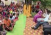 अधिकाऱ्यांच्या चमुची हिरापूरला भेट, शाळेवरील बहिष्कार मात्र कायम