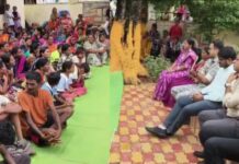 अधिकाऱ्यांच्या चमुची हिरापूरला भेट, शाळेवरील बहिष्कार मात्र कायम