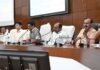 रस्त्यांवरील अपघात रोखण्यासाठी विविध उपाययोजनांवर बैठकीत चर्चा