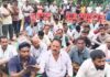 उद्दिष्ट संपल्याचे सांगत धान खरेदी बंद, शेतकऱ्यांचा हायवेवर ठिय्या