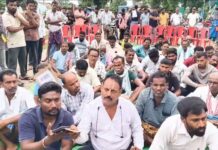 उद्दिष्ट संपल्याचे सांगत धान खरेदी बंद, शेतकऱ्यांचा हायवेवर ठिय्या