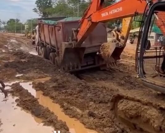 सर्पदंशाच्या घटनेनंतरही धानोरा ते जपतलाई रस्त्याची स्थिती ‘जैसे थे’
