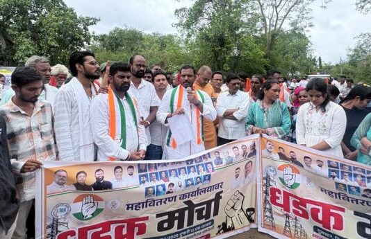 स्मार्ट मीटरची सक्ती रद्द करा, चामोर्शीत काँग्रेसचा धडक मोर्चा