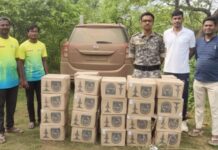 सिनेस्टाईल पाठलाग करत जंगलात पकडले दारूने भरलेले वाहन