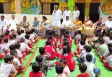 खा.डॅा.किरसान यांच्या वाढदिवसानिमित्त विद्यार्थ्यांना नोटबुक, रुग्णालयात भोजन