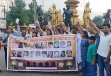 शिक्षणमंत्र्यांच्या राजीनाम्यानंतर विद्यार्थ्यांचा जल्लोष, मृतांना श्रद्धांजली