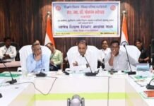 जिल्ह्यात 642 शाळांमधील पटसंख्या 20 पेक्षा कमी का? मंत्र्यांचा सवाल