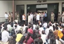 विद्यार्थ्यांच्या विविध प्रश्नांसाठी गोंडवाना विद्यापीठावर आंदोलन