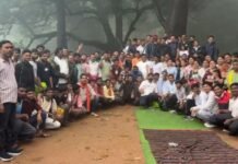 भरपावसात बाईक रॅलीने जाऊन ‘टिपागड’वर स्वच्छता अभियान