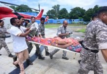 पोलिसांच्या हेलिकॅाप्टरमुळे वाचले दुर्गम लाहेरीतील गंभीर रुग्णाचे प्राण