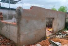 आरमोरीतील अवैध दारूसाठ्याचे गोदाम पोलिसांच्या पुढाकाराने पाडले