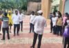 सोडे येथील शासकीय आश्रमशाळेला विश्वजीत कोवासे यांची सदिच्छा भेट विद्यार्थ्यांशी संवाद साधताना अॅड.विश्वजित कोवासे