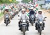 तिरंगा बाईक रॅलीत मोटरसायकलवर स्वार झाले सहपालकमंत्री जयस्वाल