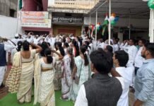 जिल्हा काँग्रेस कमिटी कार्यालयात स्वातंत्र्यदिनी ध्वजारोहण उत्साहात