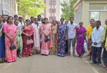 आश्रमशाळेवर प्रशासक नेमा, पण गावातील शाळा बंद करू नका