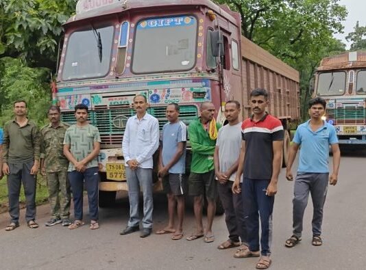 दोन मोठ्या ट्रकमधून सुरू होती 88 गोवंशीय जनावरांची तस्करी