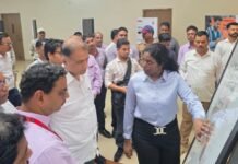 खनिकर्म राज्यमंत्र्यांचा लॉयड्स कौशल्य संस्थेतील विद्यार्थ्यांशी संवाद