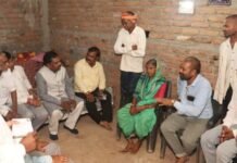 मा.खा.डॅा.नेते यांनी घेतली मोखाळा व केरोडातील शोकाकुल कुटुंबांची भेट