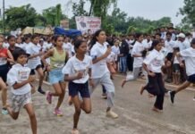 ‘छात्रो की गुंज’च्या मॅरेथॉनमध्ये बालकांपासून वृद्धांपर्यंतचे स्पर्धक