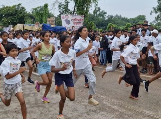 ‘छात्रो की गुंज’च्या मॅरेथॉनमध्ये बालकांपासून वृद्धांपर्यंतचे स्पर्धक