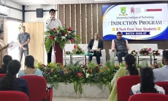 युआयटीच्या पहिल्या बॅचने संस्थेची ओळख घडवावी – जिल्हाधिकारी